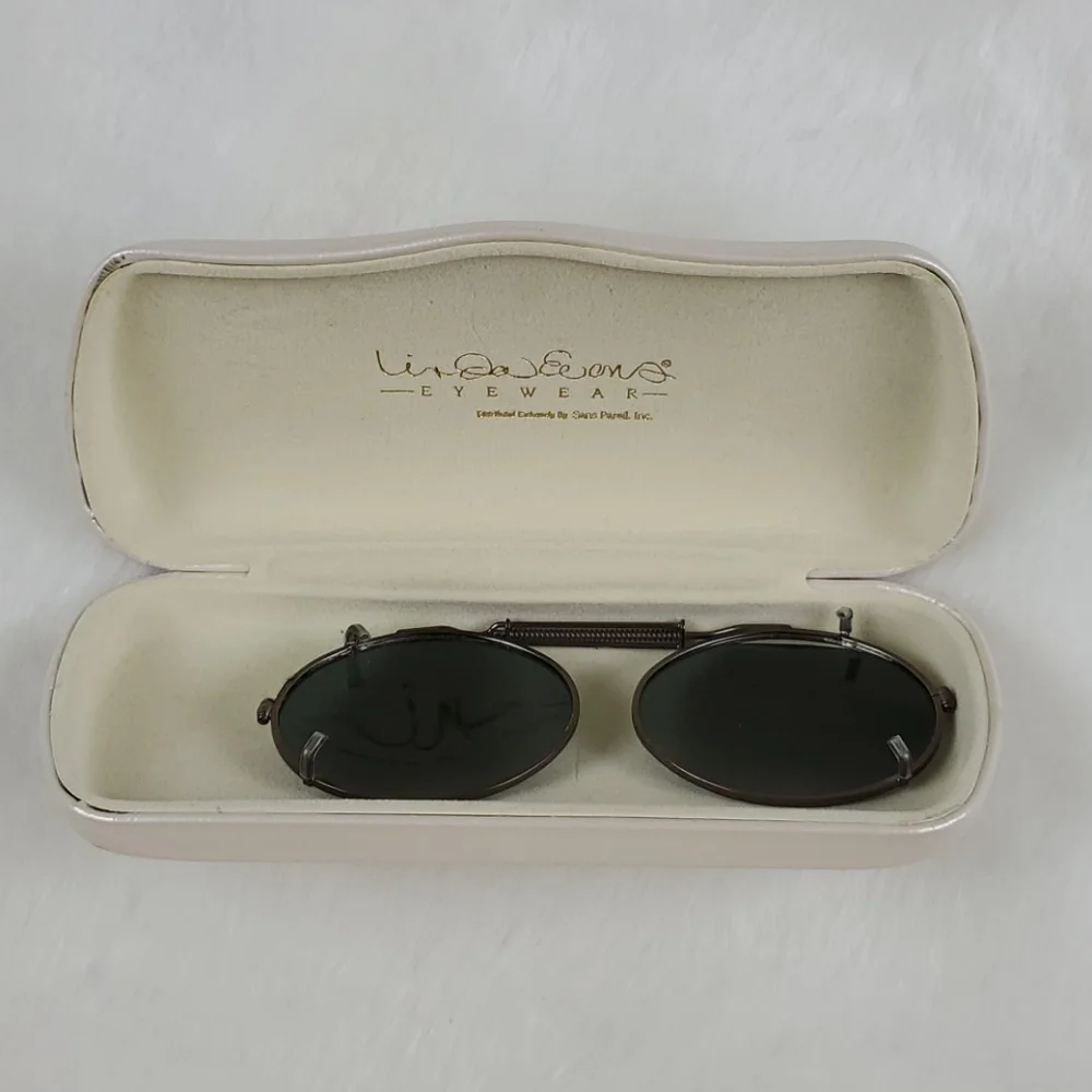 Linda Evan's eye wear case minimalist